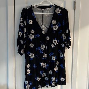 Torrid floral blue 3/4 sleeve top